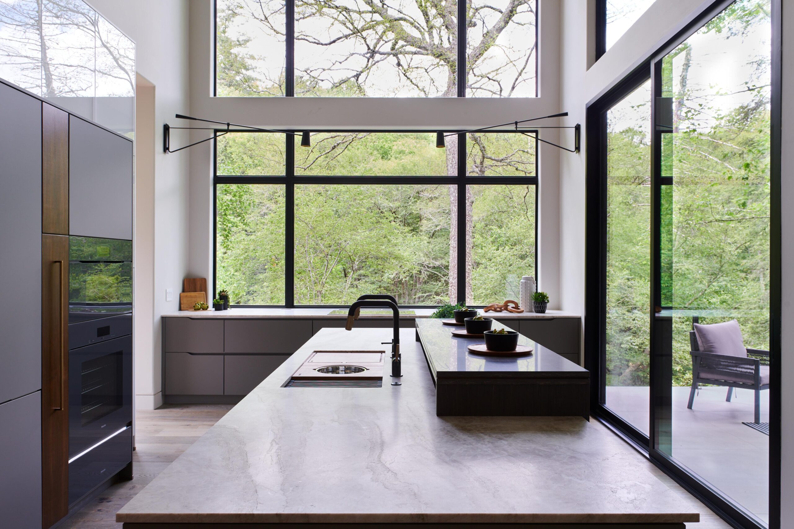 a_kitchen_with_a_large_island_in_the_middle_of_the_room_brdb_highlands_nc_kitchen