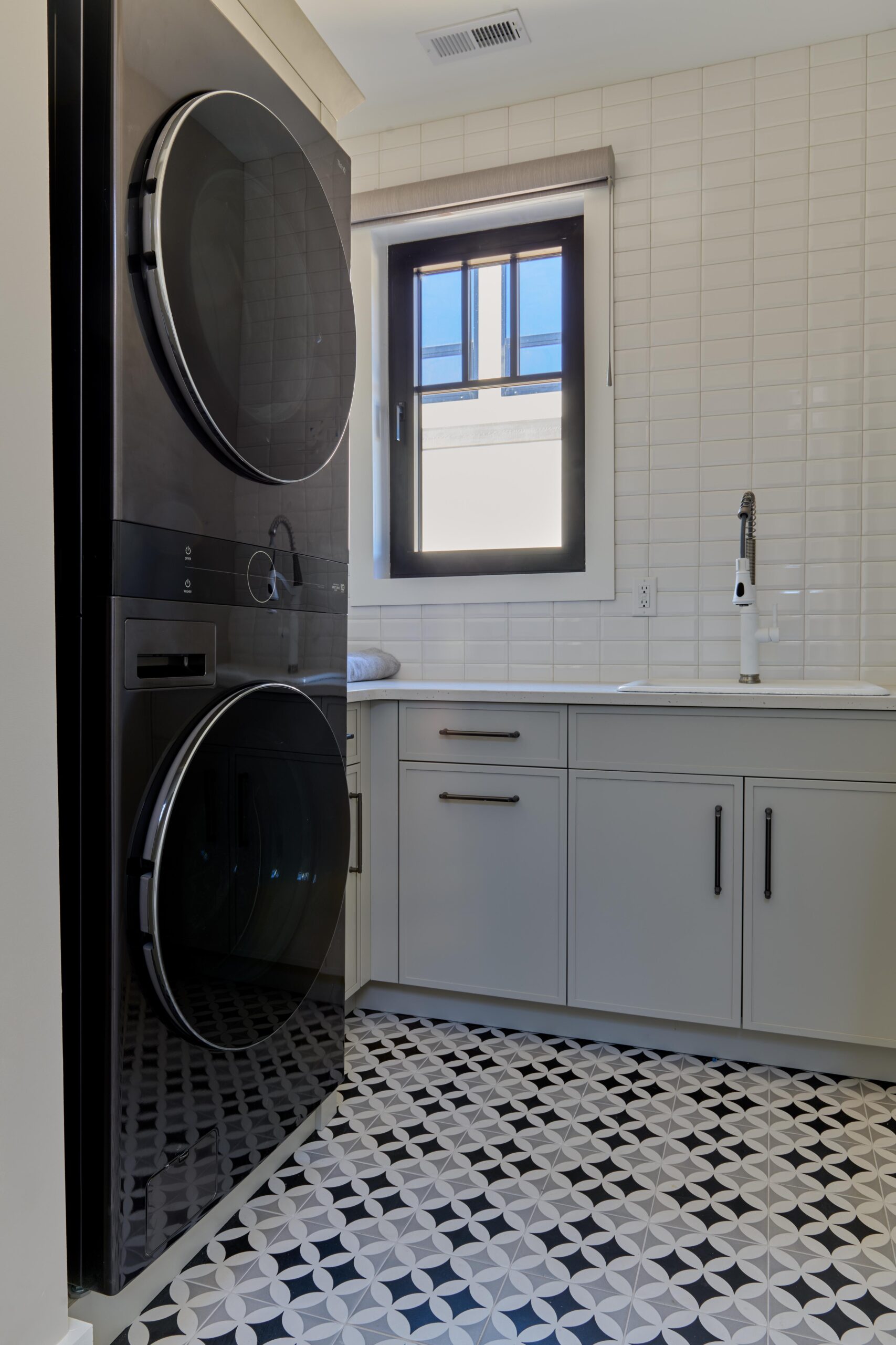 highlands - black rock granite & cabinetry