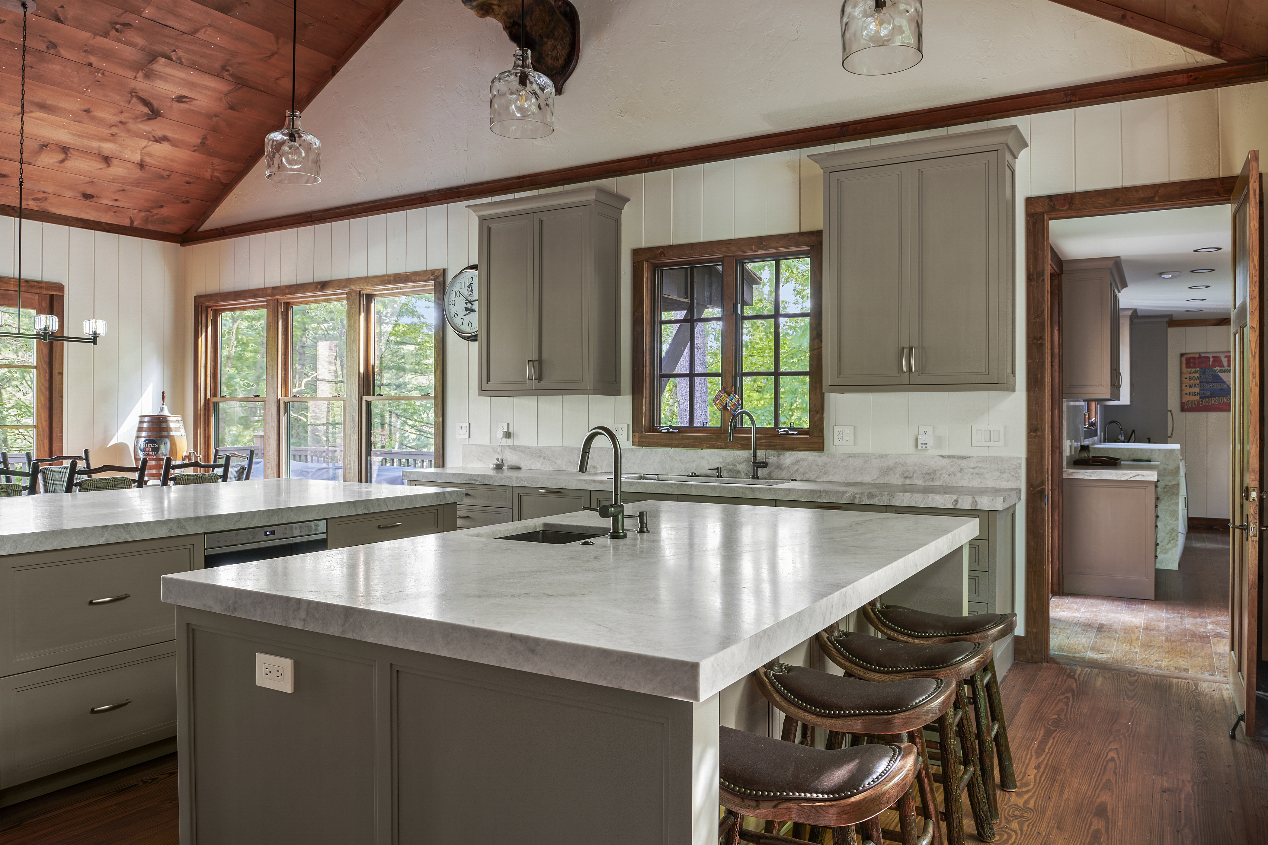 european mountainside chic kitchen design